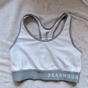 White under armour sports bra